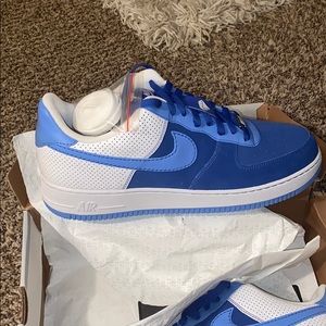 Nike 07’ royal blues size 14